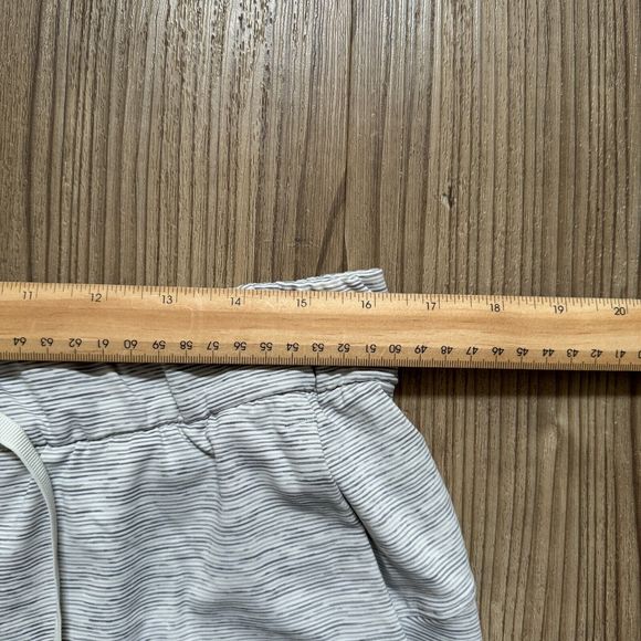 Lululemon On The Fly Crop 23" Women's Size 10 Wee Space Gray‎ - Picture 3 of 8